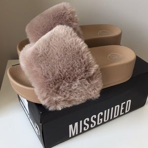 Missguided fur flatform slides taupe sz UK 7/ US 9